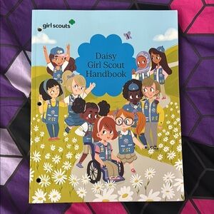 Daisy Girl Scout Handbook Pre-owned